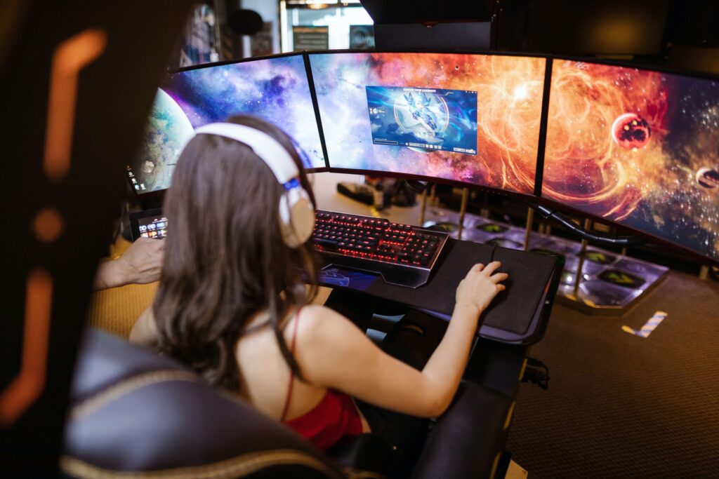 Benefits of Curved Monitor